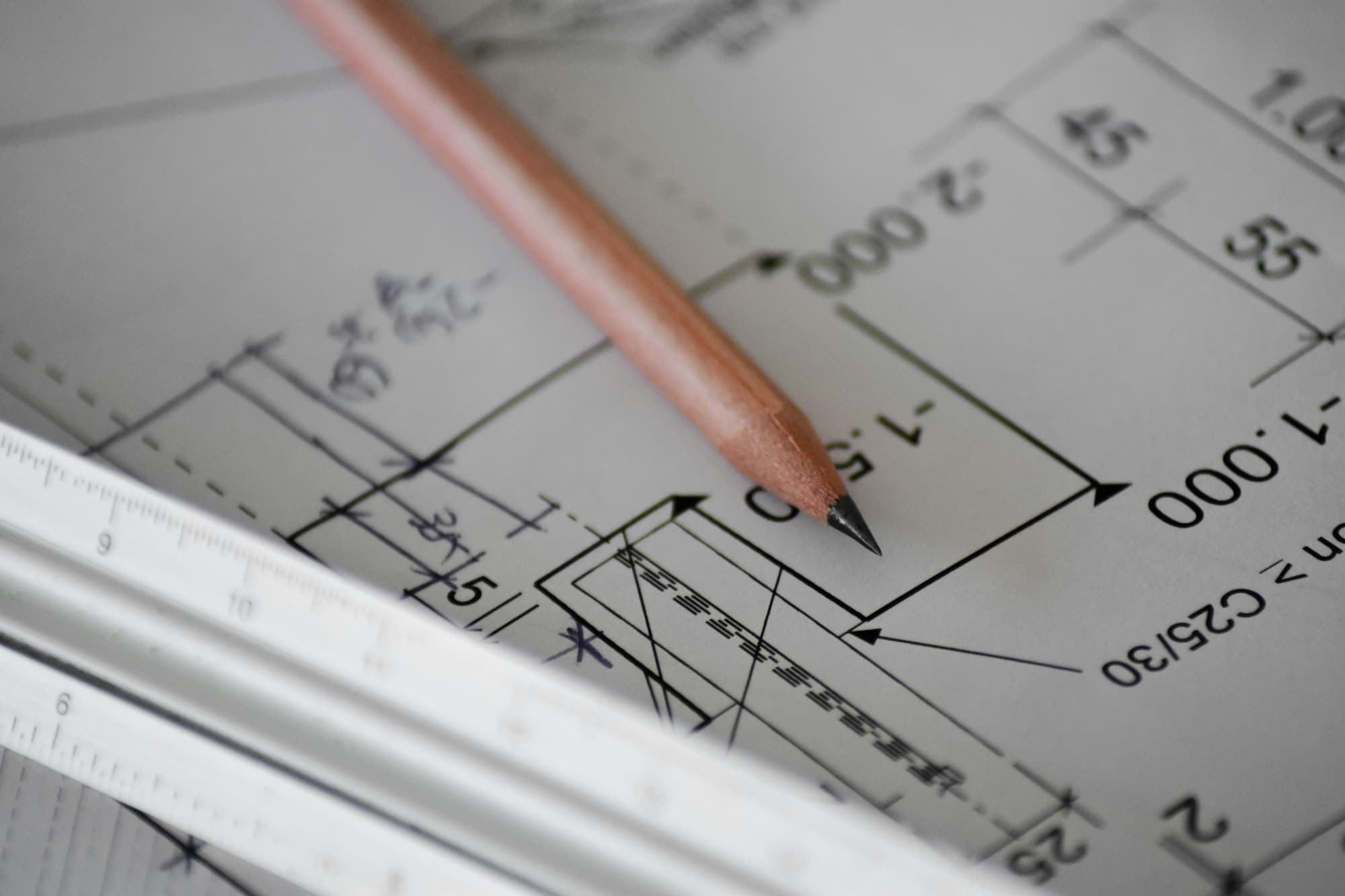 Detailtekening met afmetingen en een potlood