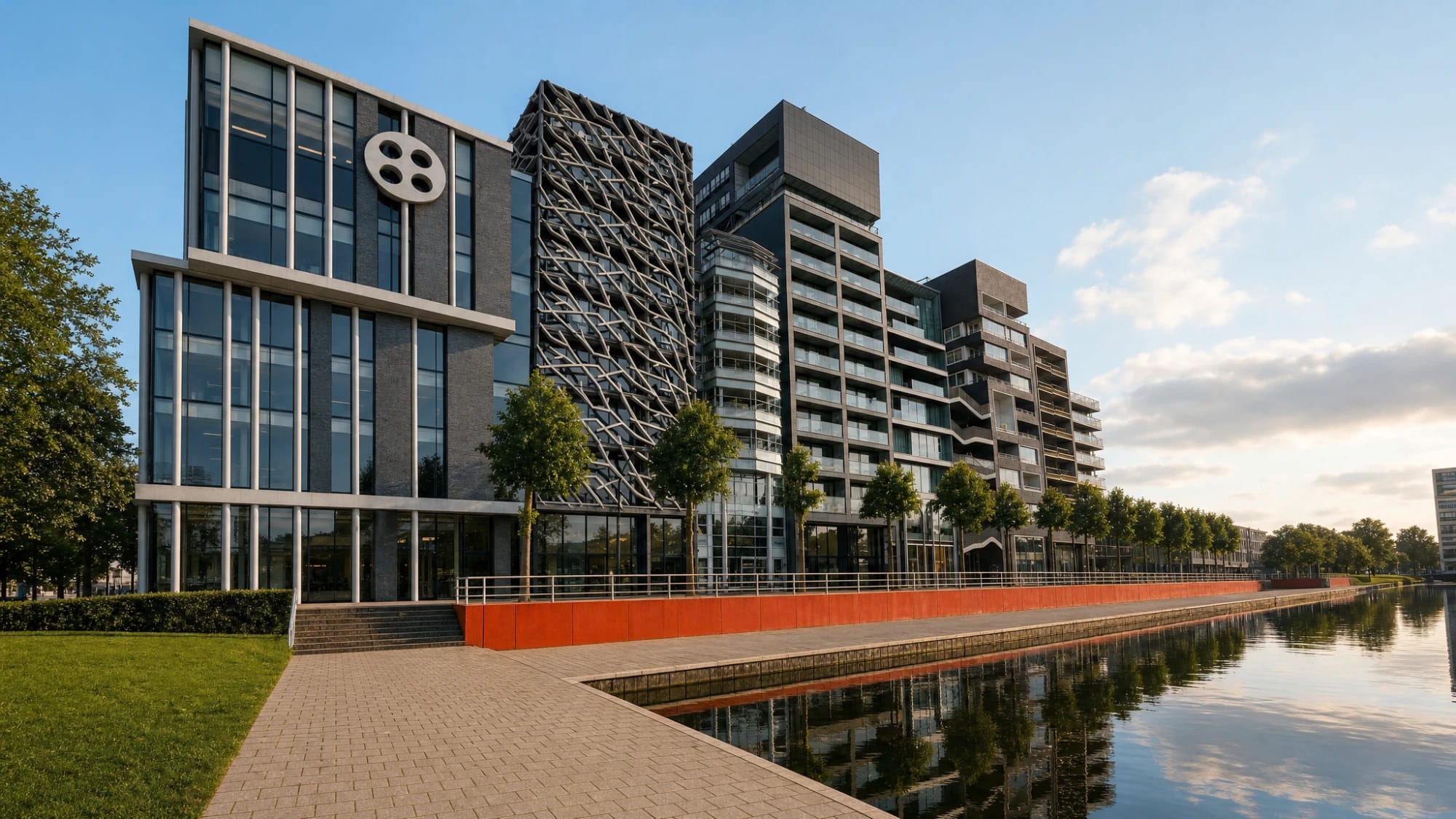 Het kantoorpand van Lyfta aan het water in Lelystad